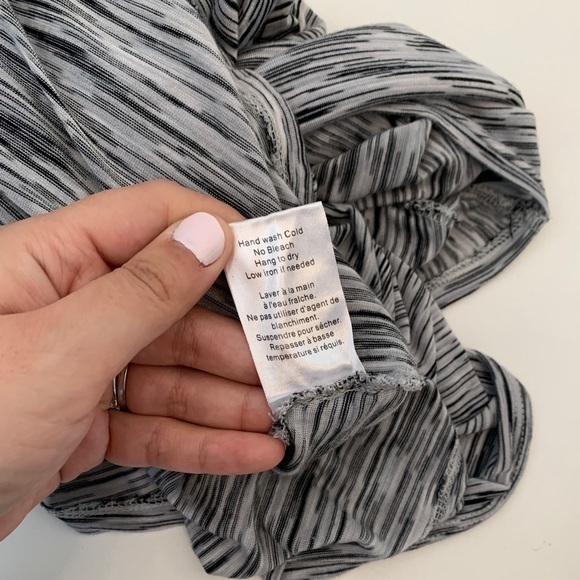 Aritzia Talula Bilbao Light Gray Oversized T-Shirt/Tunic Size Small - Picture 10 of 10